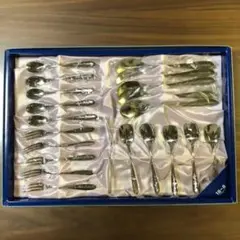 スプーンとフォークのセット