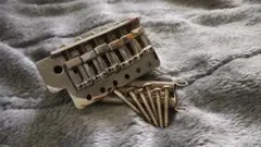 Squier トレモロブリッジ スプリング 金属製 ネジ付き