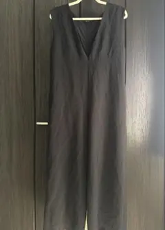 黒いロングオールインワン Vネック ノースリーブ アパートバイローリーズ