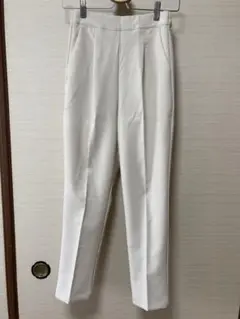 白パンツ　フォーマルパンツ　ビジネスカジュアル