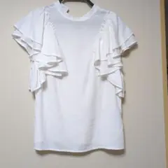 フリルブラウス