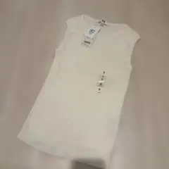 UNIQLOUVカットオフホワイトノースリーブニットS