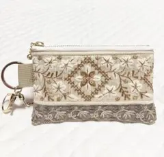 ハンドメイド　ポーチ　ベージュ系　インド刺繍リボン　合皮　小物入れ　キーケース