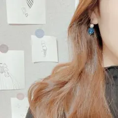 ターコイズブルーのアクリルビーズが光るイヤリングorピアス