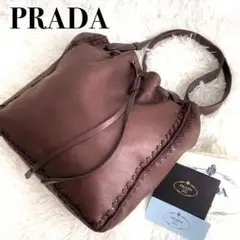 『PRADA』ビンテージ 巾着 レザー ショルダーバッグ 縁刺繍デザイン〔希少〕
