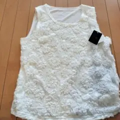 本日特価！新品花柄 ホワイトタンクトップ