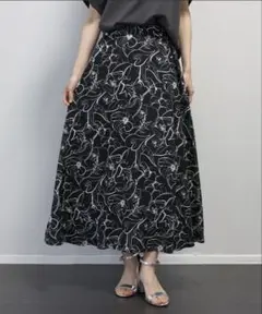 線描き花柄　フレアロングスカート