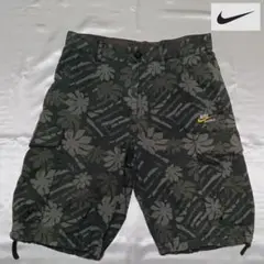 【NIKE】ナイキのリーフ柄ショートパンツ （31サイズ）
