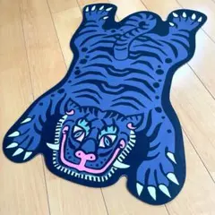 チベタンタイガー風　カーペット　ラグマット　トラ　虎 灰色 グレー 新品