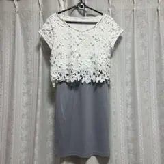 白いレースの花柄のワンピース