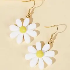 【新品未使用】White／デイジーフックピアス