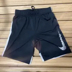NIKE 半ズボン　黒✖︎白　Ｍ