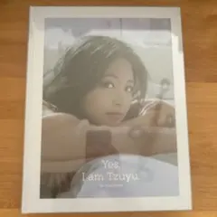 Yes, I am Tzuyu. 写真集