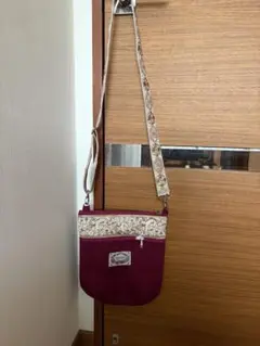ワインレッド刺繍ポシェット