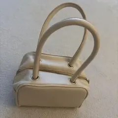 ハンドバック　オフホワイト