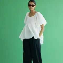 Brown&Street ペプラムリップルトップス　半袖　パワーショルダー　白