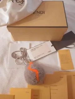 FENDI フェンディ シアリング電球形バッグチャーム