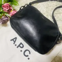 A.P.C ショルダーバッグ レザー 金具 ロゴ型押し