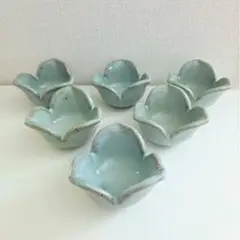 青緑色の花びら型陶器の器 6個セット