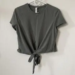 ルルレモン　グレー クロップド丈 半袖Tシャツ バックオープン