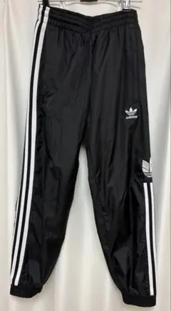 adidas ブラック ジャージパンツ