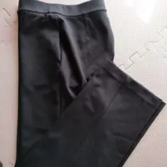 UNIQLO ブラック センタープレス スラックス S