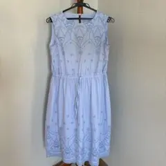 刺繍入りライトブルーワンピース