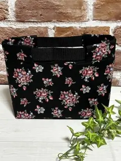 ハンドメイド　バッグインバッグ　黒　花柄　ポーチ