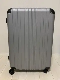中型 シルバー キャリーケース スーツケース 新品未使用