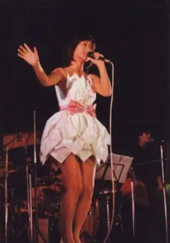 岡田有希子　写真4枚セットアイドル パフォーマンス写真セット
