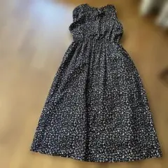 ノースリーブロングワンピース M 黒色小花柄