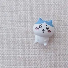 ハチワレ　フィギュア　キリッ　ちいかわ　座る