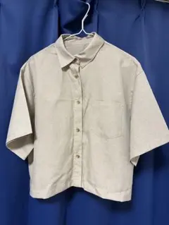 GU ベージュ 半袖ボタンシャツ ポケット付き