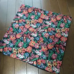 美品 ナタリーレテ クッションカバー ちょうちょ 蝶々 花 ブラック シック
