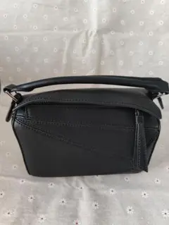LOEWE 黒いジオメトリックパターンショルダーバッグ