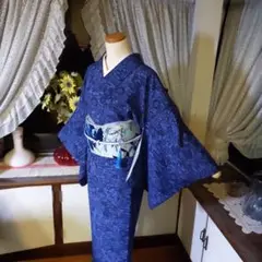 藍色のトーンに染められた絵模様が神秘的に美しい洗えるお着物です