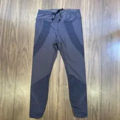 Nike ダークグレー ストライプタイツ