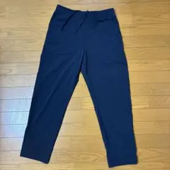 ウルトラストレッチアクティブテーパードパンツ　サイズM カラーNAVY
