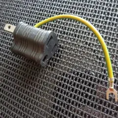 アース線付き電源変換コネクタ　3P→2P変換