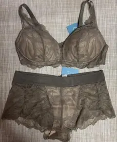 Chut! INTIMATES ノンワイヤーブラ&ショーツセットL2&Mサイズ