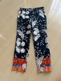 未使用ZARAザラフラワープリントコットンパンツ
