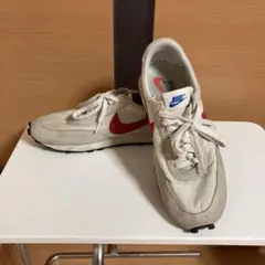 Nike デイブレイク ホワイト/レッド