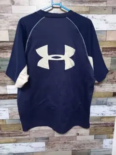 Under Armour ネイビー Vネックシャツ