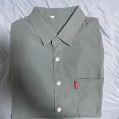 薄グリーン 半袖シャツ 胸ポケット付き