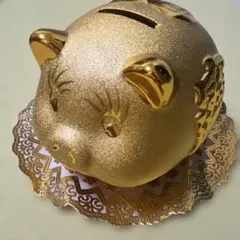金色の豚型貯金箱