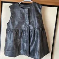 婦人　合皮ぺプラムベスト　4L グレー　新品