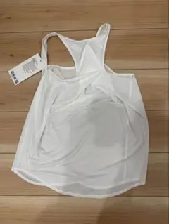 新品未使用★ルルレモン　essential　tank 4