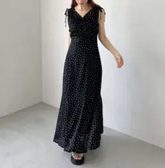 新品未使用タグ付き‼️ 【archive】小花柄ドロストノースリワンピース