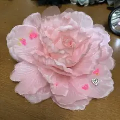 ピンク 花型 コサージュ イチゴプリント