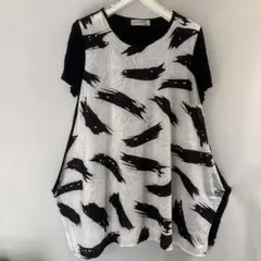 柔らかなラインの少し長めのカットソー